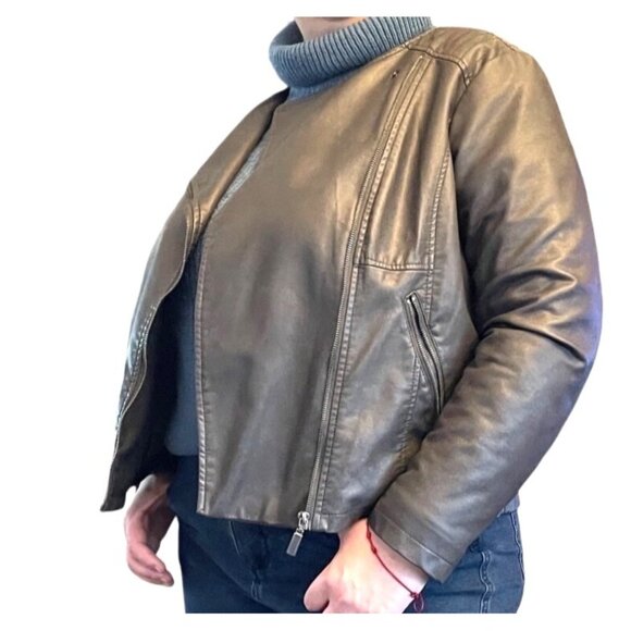 Bernardo Women's Gray Faux Leather Moto Jacket Zipper Pockets Size 1X Fits XL 14 - Picture 4 of 15